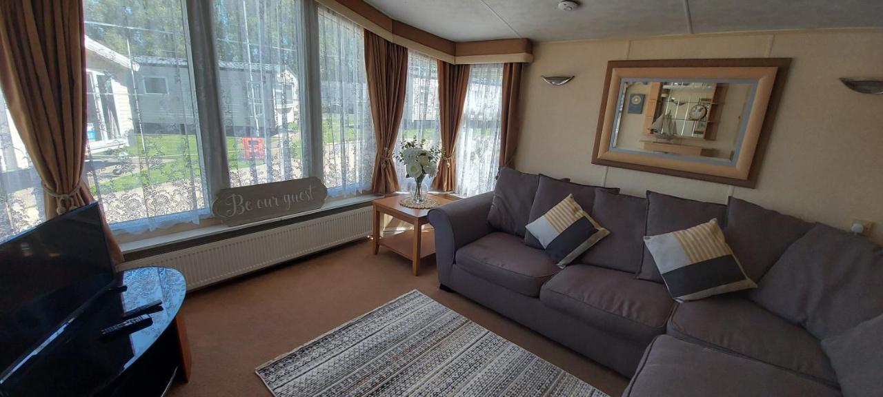 A Fashionable Caravan In A Peaceful Seaside Town Sandown Exterior photo