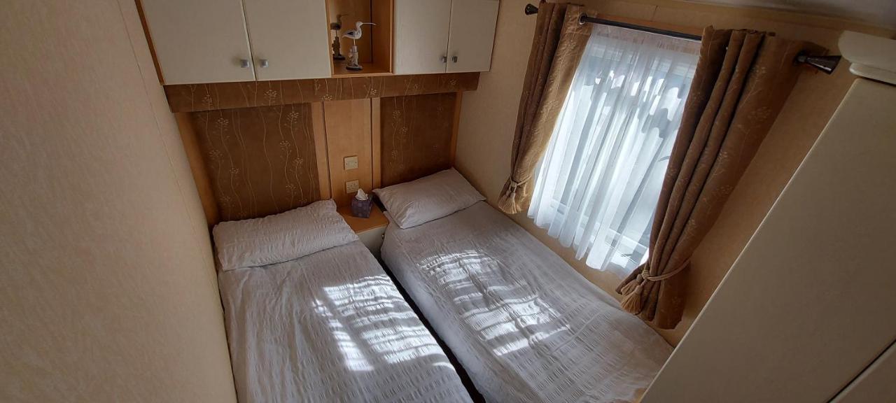 A Fashionable Caravan In A Peaceful Seaside Town Sandown Exterior photo
