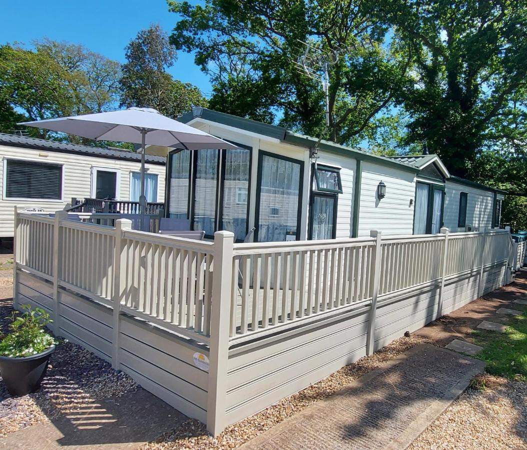 A Fashionable Caravan In A Peaceful Seaside Town Sandown Exterior photo